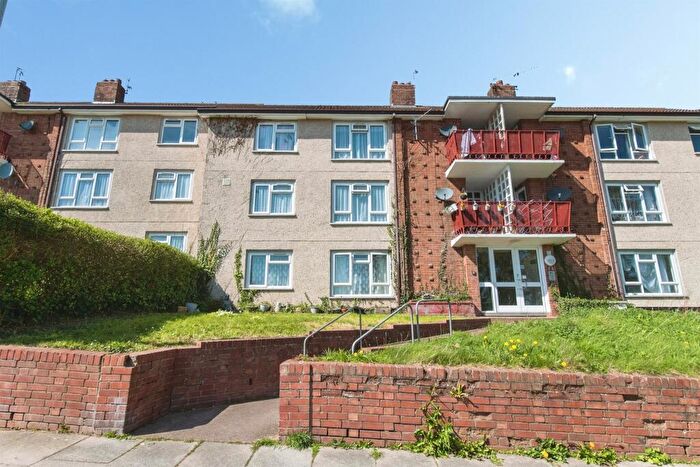 2 Bedroom Flat For Sale In Beacon Lane, Exeter, EX4