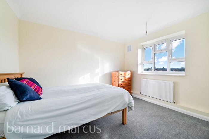 2 Bedroom Flat To Rent In Laburnum Road, Mitcham, CR4