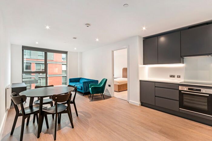 3 Bedroom Flat To Rent In Thames Quarter, Napier Road, Reading, RG1