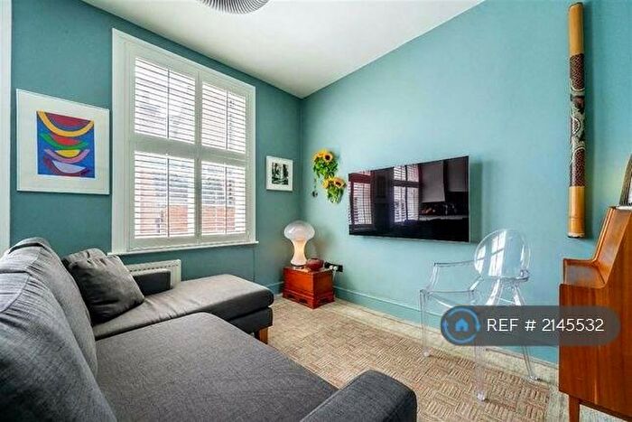 1 Bedroom Flat To Rent In Perrin's Court, London, NW3