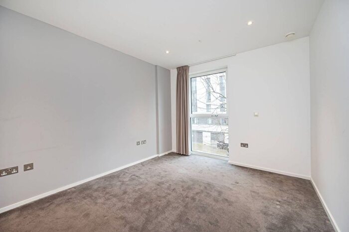 2 Bedroom Flat To Rent In Maya Apartments, Stratford, London, E20