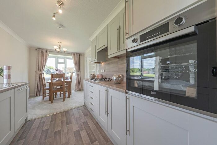 2 Bedroom Park Home For Sale In The Beeches, Pine View Park, Maulden, Bedfordshire, MK45