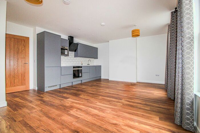 2 Bedroom Flat To Rent In High Road, Wood Green, London, N22