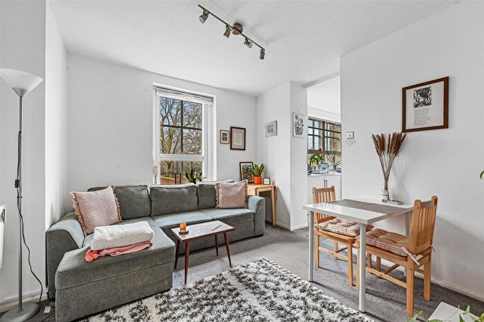 2 Bedroom Apartment To Rent In Wilmot Street, Bethnal Green, London, E2