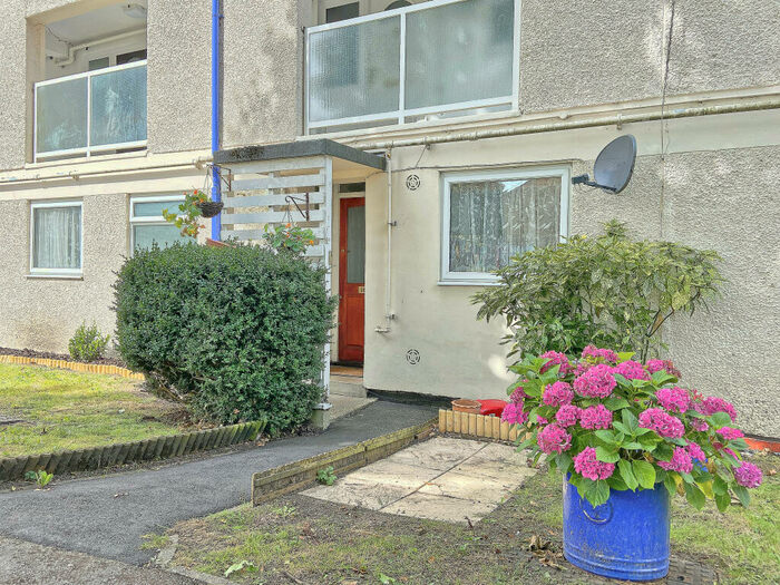 3 Bedroom Maisonette To Rent In Brookhouse Road, Farnborough, GU14