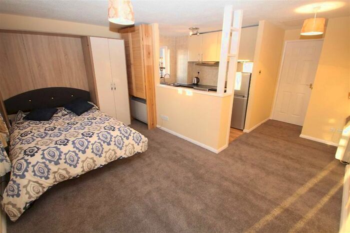 1 Bedroom Flat To Rent In Pomander Crescent, Walnut Tree, Milton Keynes, MK7