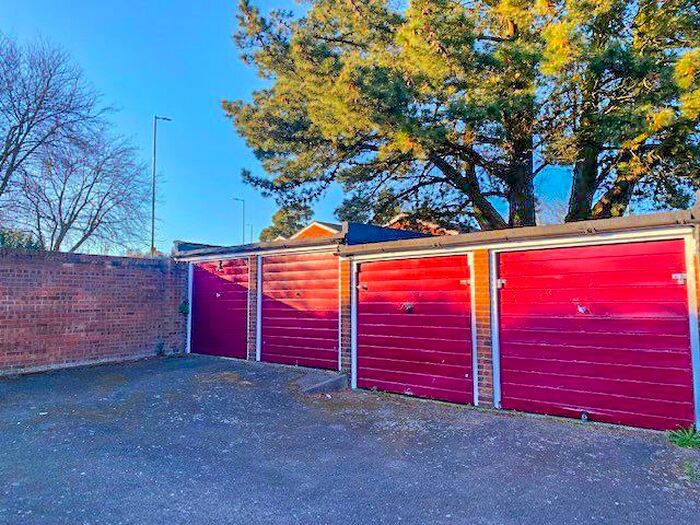 Garage / Parking To Rent In Garage- Buryholme, Broxbourne, EN10