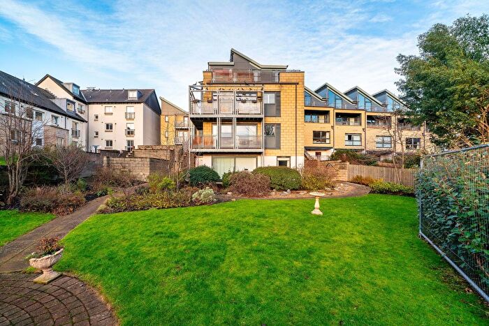 3 Bedroom Flat For Sale In Spring Gardens, Edinburgh, EH8