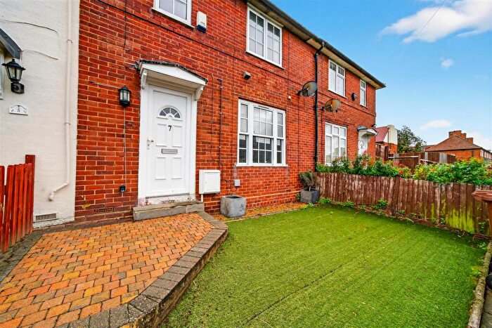 3 Bedroom Terraced House For Sale In Garendon Road, Morden, SM4