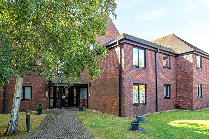 1 Bedroom Flat To Rent In Freelands Road, Cobham, KT11