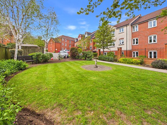 1 Bedroom Flat For Sale In Bellingdon Road, Chesham, Buckinghamshire, HP5