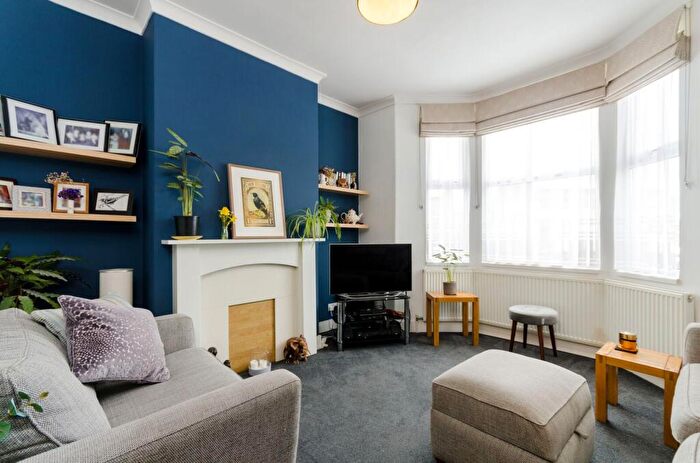 1 Bedroom Flat For Sale In Woodville Road, Thornton Heath, CR7