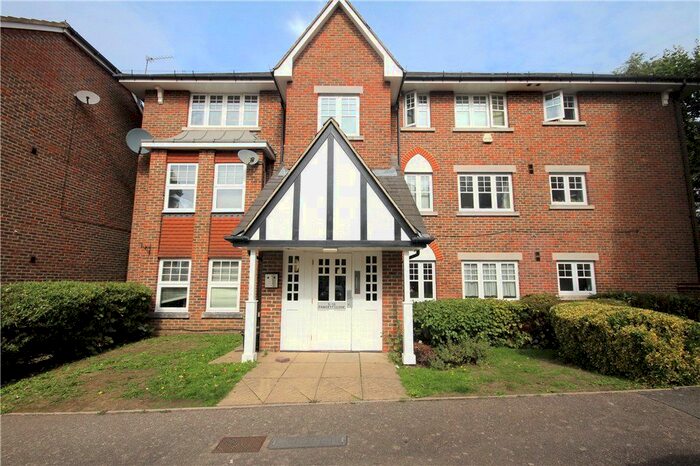 2 Bedroom Flat To Rent In Fawcett Close, London, SW16