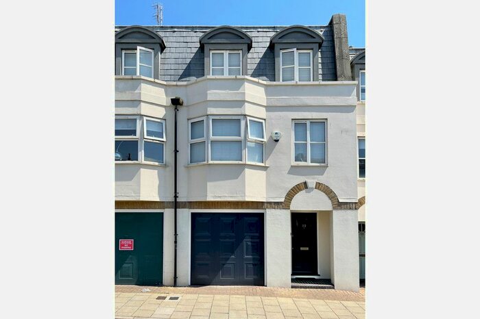 3 Bedroom Terraced House To Rent In North Gardens, Brighton, BN1