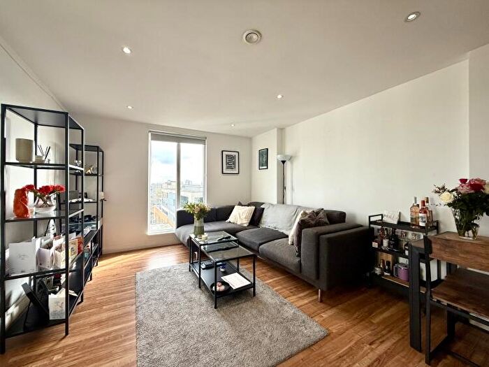 2 Bedroom Apartment For Sale In The Exchange, Salford Quays Salford Quays, M5