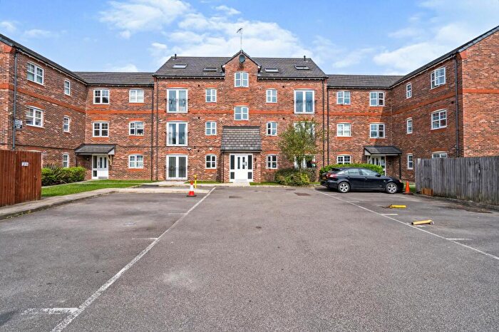 2 Bedroom Flat To Rent In Fernbeck Close, Farnworth, Bolton, BL4