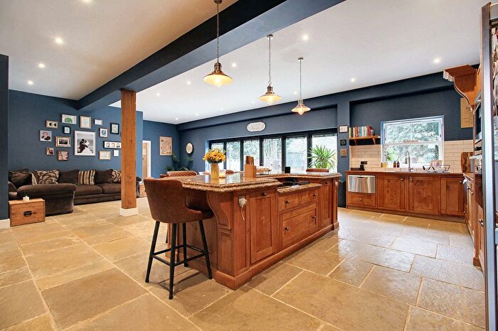 4 Bedroom Detached House For Sale In Hamstreet Road, Shadoxhurst, TN26