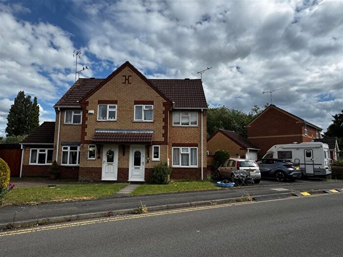 3 Bedroom Semi-Detached House To Rent In Caernarfon Drive, Nuneaton, CV11