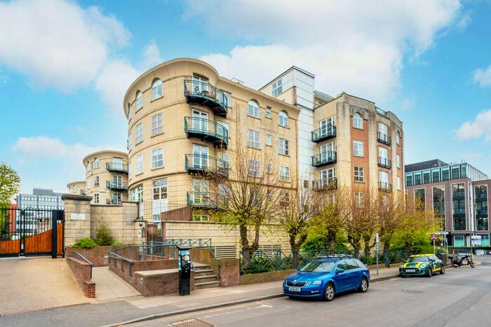 2 Bedroom Flat To Rent In Worple Road, Wimbledon, London, SW19