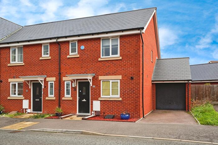 3 Bedroom End Of Terrace House For Sale In Juniper Way, Brockworth, Gloucester, Gloucestershire, GL3