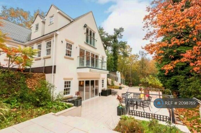 5 Bedroom Detached House To Rent In High View Road, Lightwater, GU18