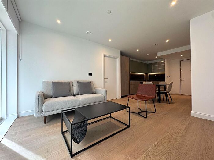 1 Bedroom Flat To Rent In Potters Road, Chelsea, London, SW6