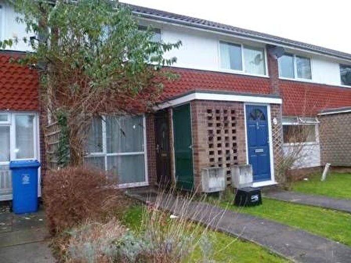 2 Bedroom Flat To Rent In Ray Park Avenue, Maidenhead, SL6