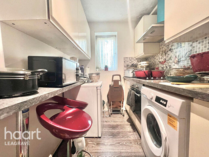 1 Bedroom Apartment For Sale In Simpson Close, Luton, LU4