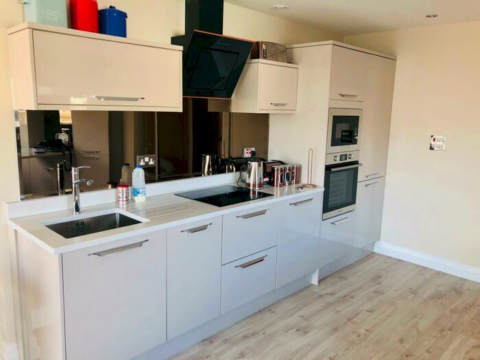 2 Bedroom Apartment To Rent In Bute Terrace, Cardiff, CF10