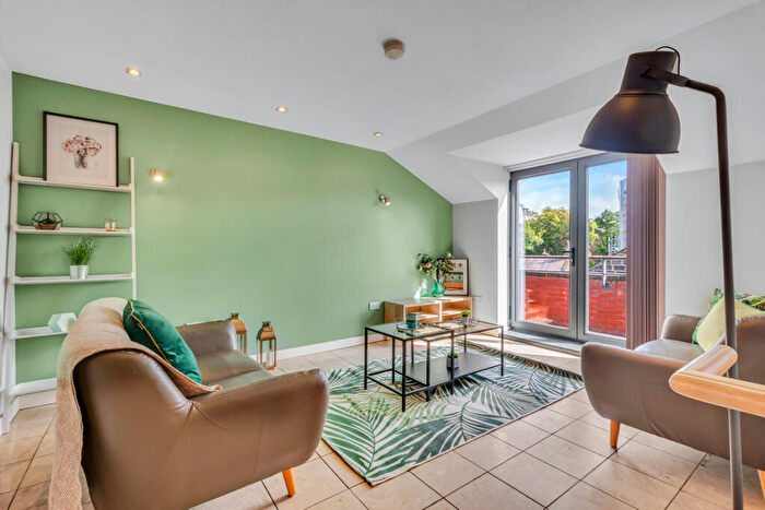 2 Bedroom Flat To Rent In Cross Granby Terrace, Leeds, LS6