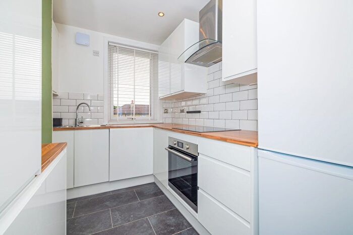 2 Bedroom Flat To Rent In Glenmarkie Terrace, Dundee, DD3