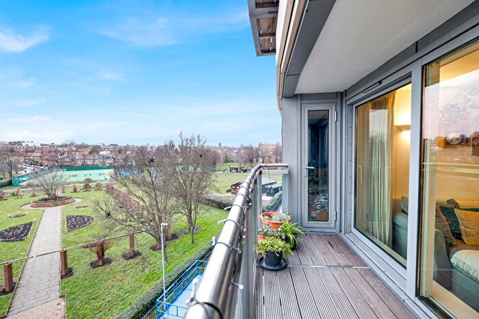 2 Bedroom Flat For Sale In Argento Tower, Mapleton Road, SW18