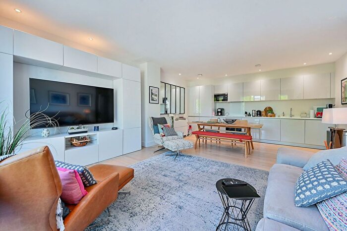 2 Bedroom Flat To Rent In Bardolph Road, Richmond, Surrey, TW9