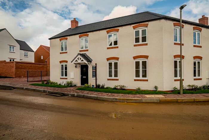 3 Bedroom Semi-Detached House For Sale In White Post Road, Bodicote, Banbury, OX15