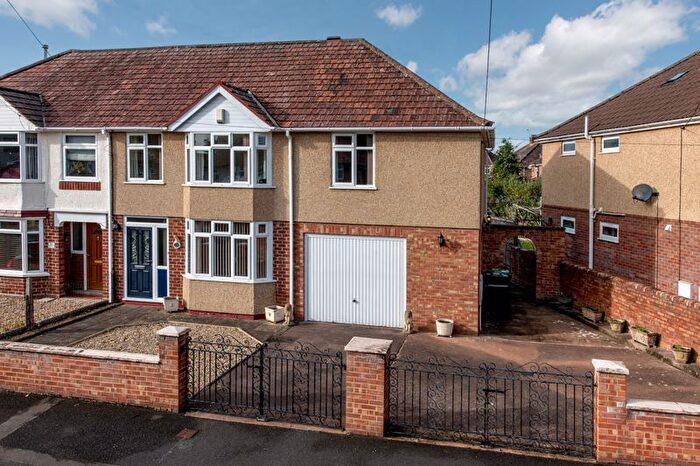 3 Bedroom Semi Detached House For Sale In Draycott Avenue, Taunton, TA2