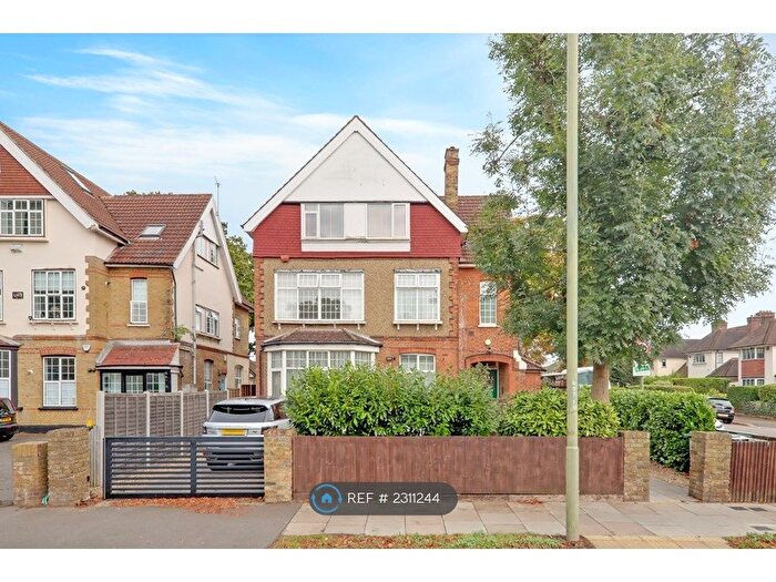 2 Bedroom Flat To Rent In Grove Park Road, London, SE9