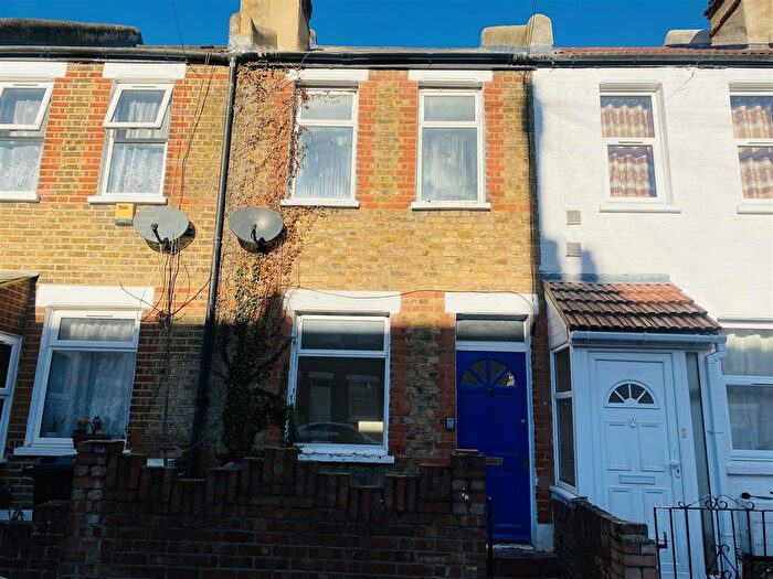 2 Bedroom Terraced House For Sale In Myrtle Road, Hounslow, TW3