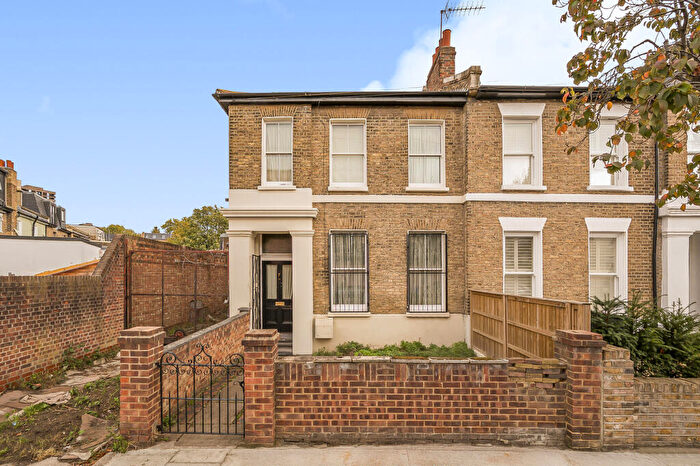 3 Bedroom End Of Terrace House For Sale In Montpelier Road, London, SE15