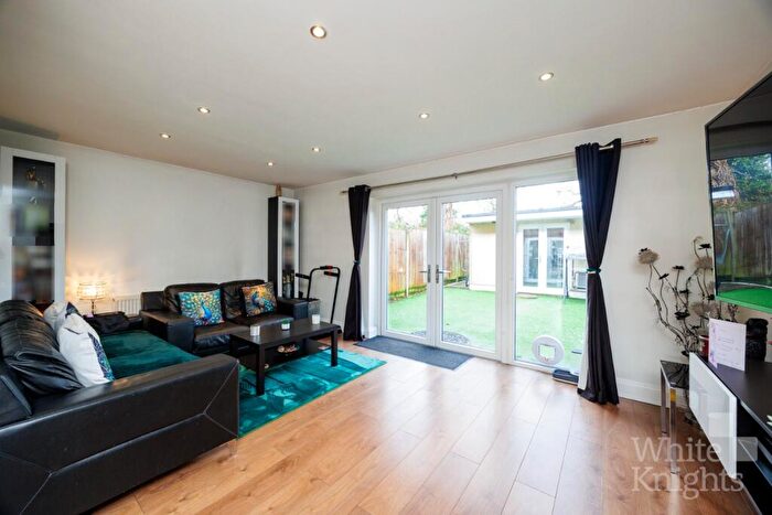 3 Bedroom Terraced House For Sale In Clements Close, Spencers Wood, Reading, Berkshire, RG7