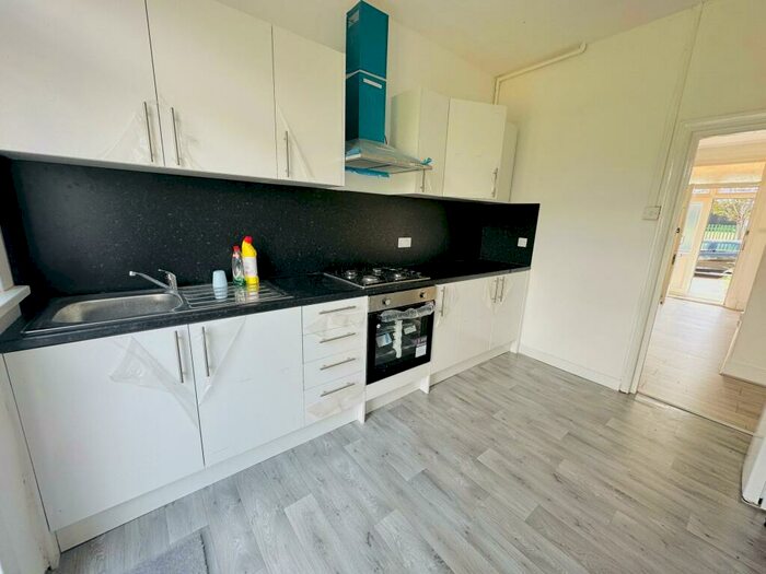 3 Bedroom House To Rent In Wanstead Lane, Ilford, IG1