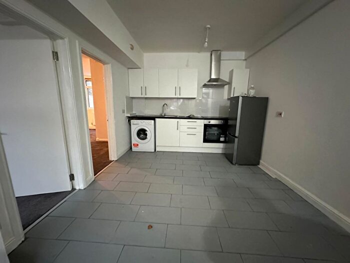 2 Bedroom Flat To Rent In Netherton Road, Worksop, S80