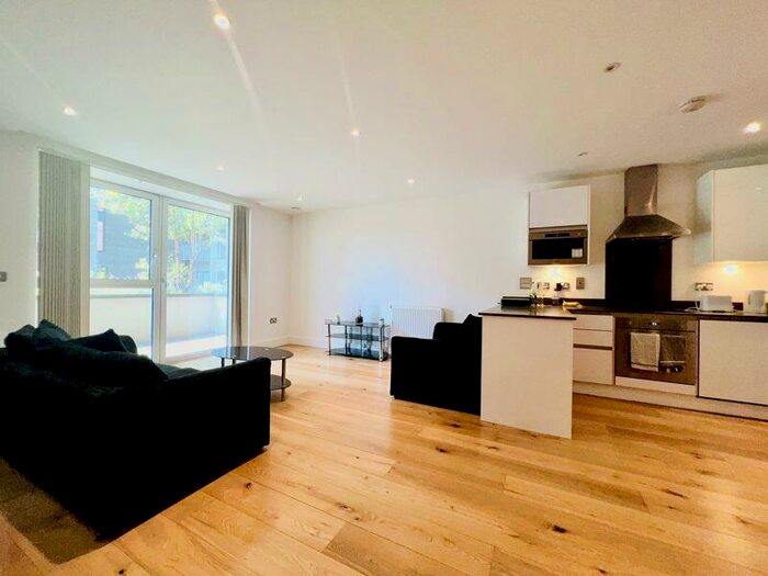 3 Bedroom Flat To Rent In Nelson Street, Canning Town, E16