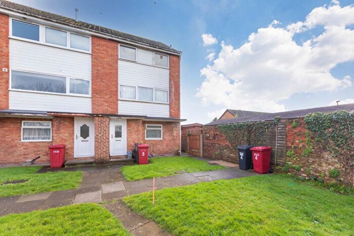 2 Bedroom Maisonette For Sale In Harrogate Court, Langley, SL3