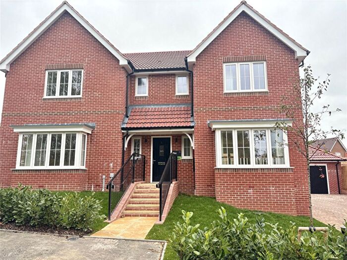 5 Bedroom Detached House For Sale In The Yew, Knights Grove, Stoney Lane, Berkshire, RG18