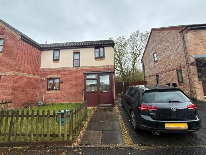 3 Bedroom Semi-Detached House For Sale In Fforest Fach, Tycroes, Ammanford, SA18