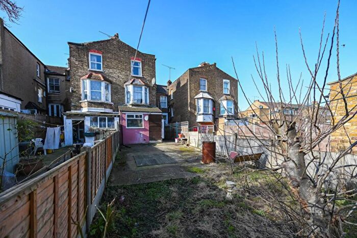 4 Bedroom Terraced House For Sale In Wightman Road, Harringay, London, N4