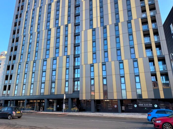 2 Bedroom Flat To Rent In The Hallmark, Cheetham Hill Road, Manchester, M4