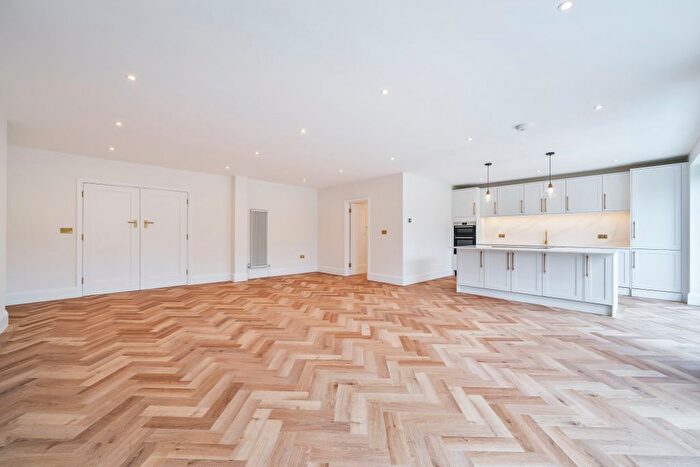 5 Bedroom Property To Rent In Pound Court Drive, Orpington, BR6