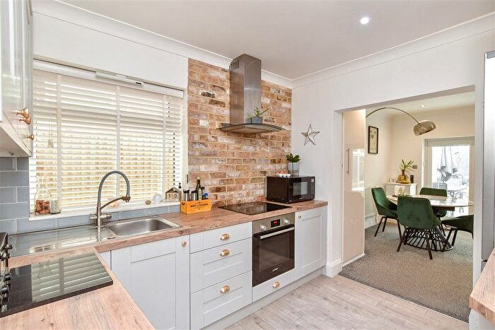 4 Bedroom Chalet For Sale In Seaview Road, Woodingdean, Brighton, East Sussex, BN2