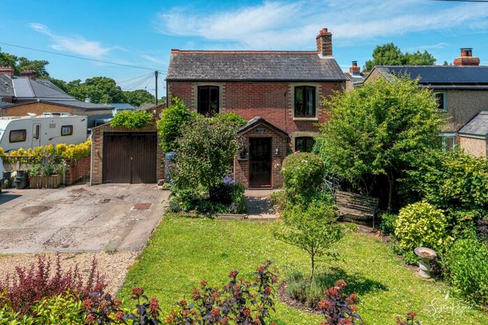 4 Bedroom Cottage For Sale In Marks Corner, Newport, PO30